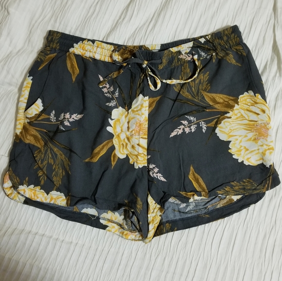 Vero Moda Pants - Vero Moda Yellow Floral Shorts